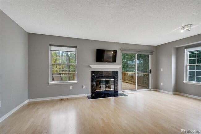 Building Photo - 41306 Cornell Dr