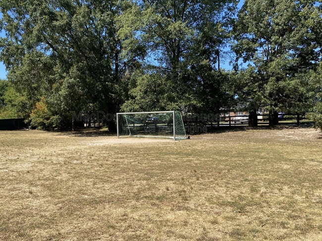 Building Photo - 928 Bellows Ave