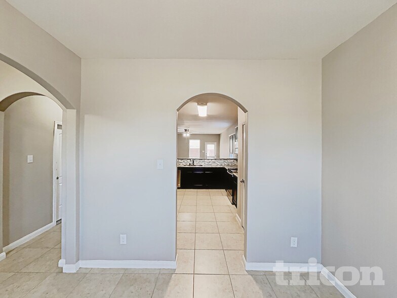 Building Photo - 6008 Obsidian Creek Dr