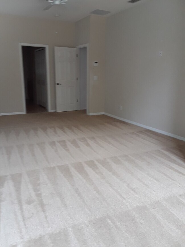 Building Photo - Spacious 4-Bedroom Pool Home with 3-Car Ga...