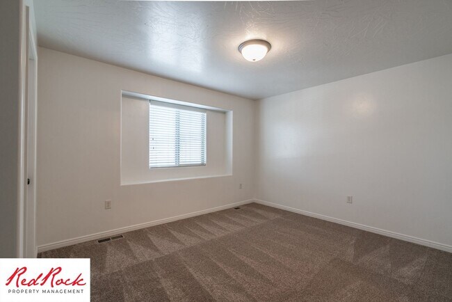 Building Photo - 2075 S Sir Monte Dr