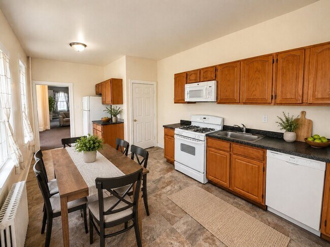 Building Photo - Spacious 6-Bedroom Rental in North Philadelphia | Small Dogs Welcome