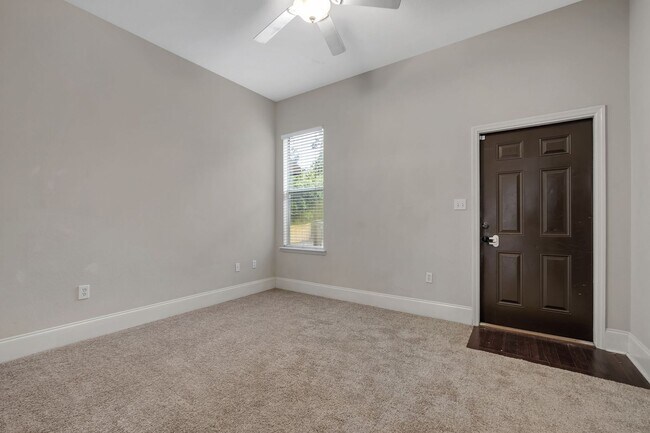 Building Photo - Midtown Tallahassee Townhome