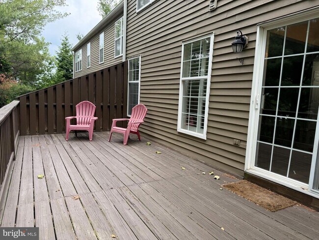 Building Photo - 155 Weybridge Dr