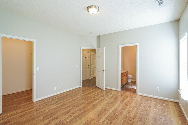 Building Photo - 5049 Cobblestone Creek Dr