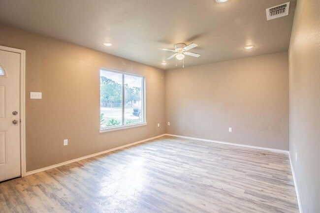 Building Photo - 1808 E Auburn St