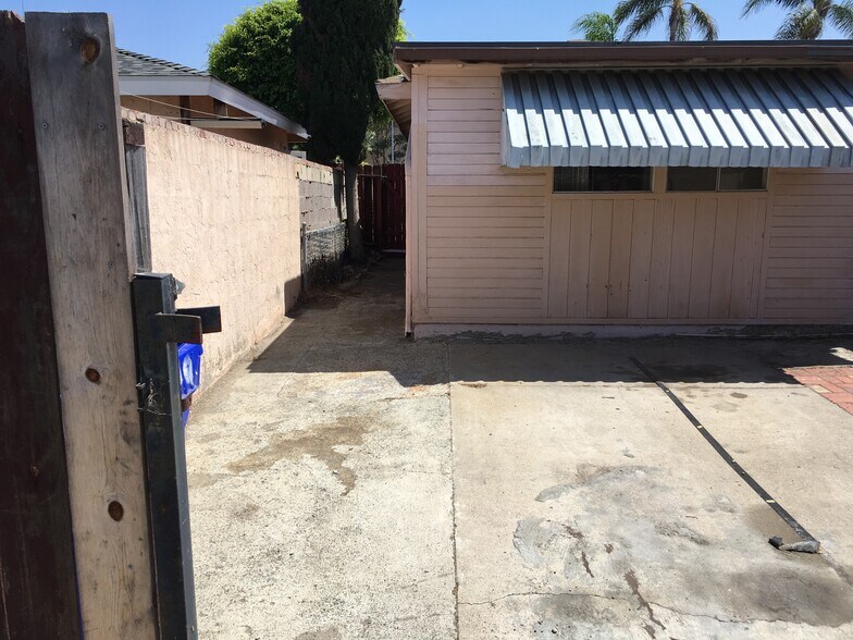 Building Photo - 4640 Clairemont Dr
