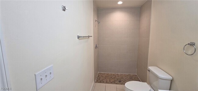 Building Photo - 919 Andalusia Blvd