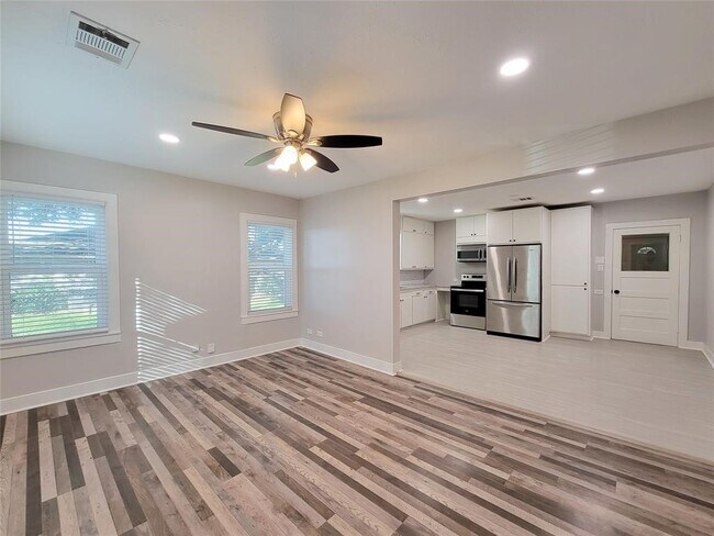 Building Photo - 1113 San Jacinto St