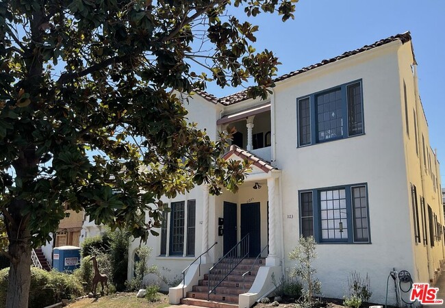 Primary Photo - 1125 S Citrus Ave