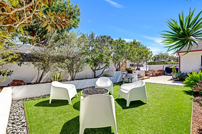 Building Photo - 4 S Vista De La Luna