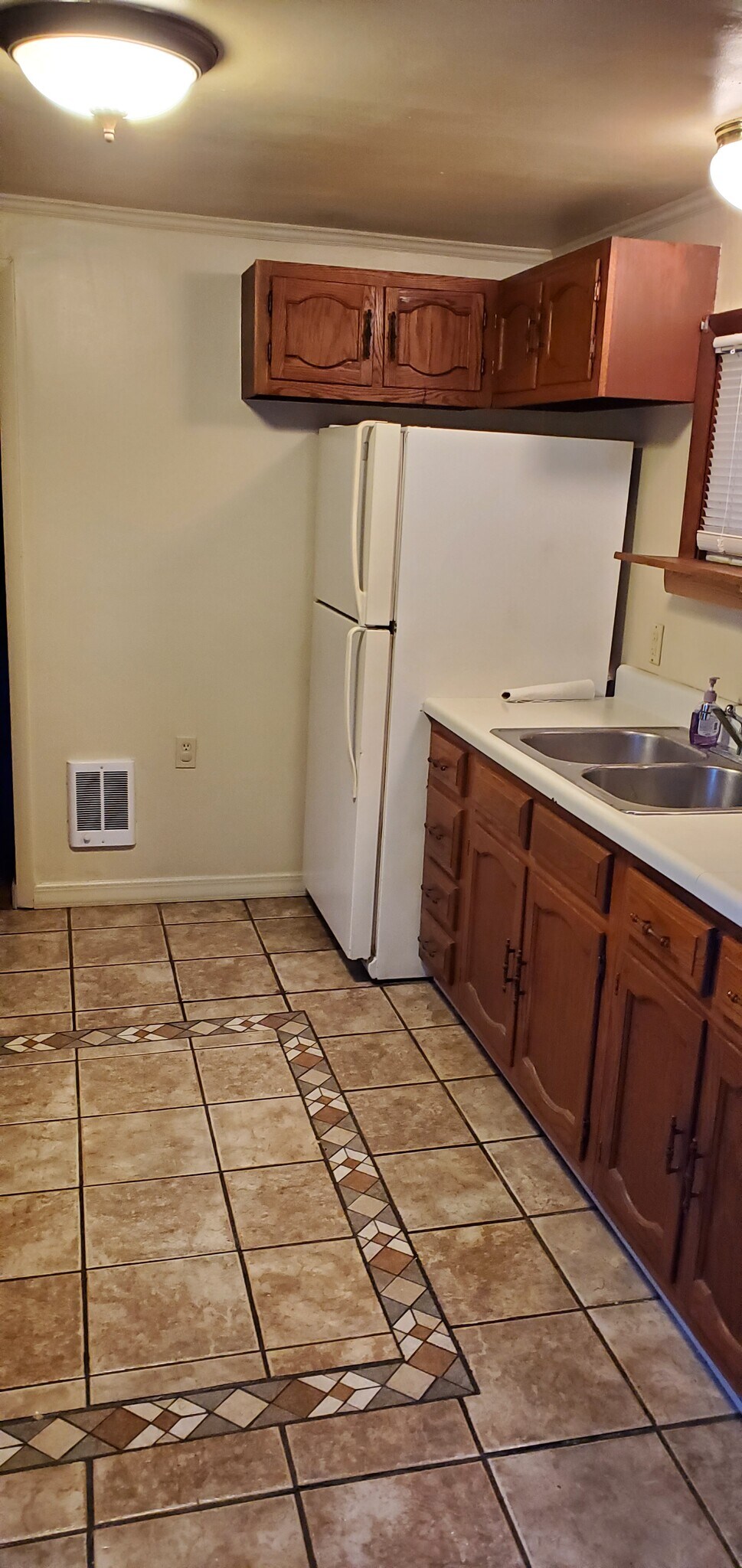 Building Photo - 410 Morton Ave