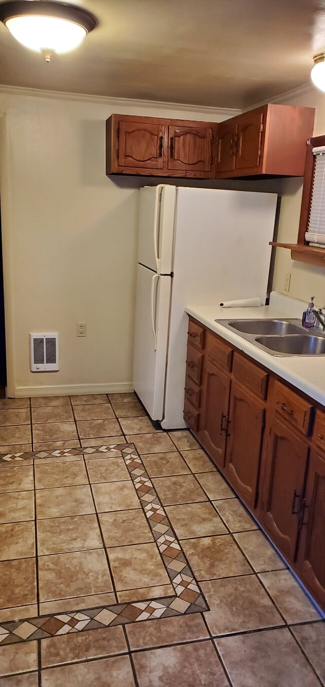 Building Photo - 410 Morton Ave