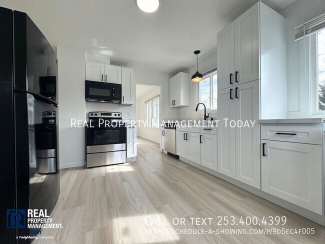 Building Photo - 8420 S Tacoma Way