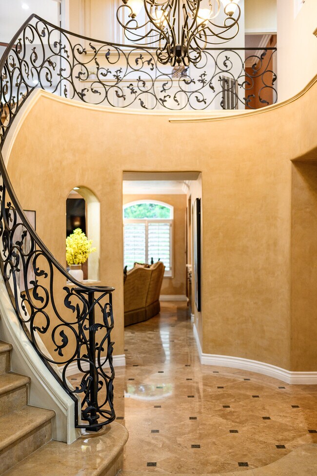Building Photo - Elegant 5BR Furnished Estate with Pool & G...