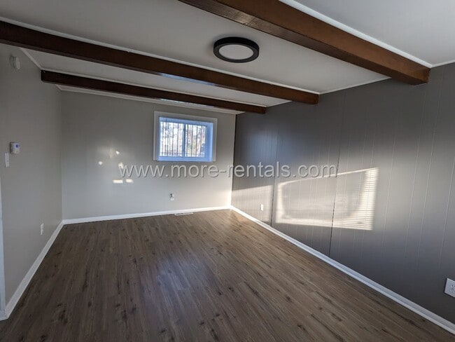 Building Photo - Remodeled Southfield house with large yard