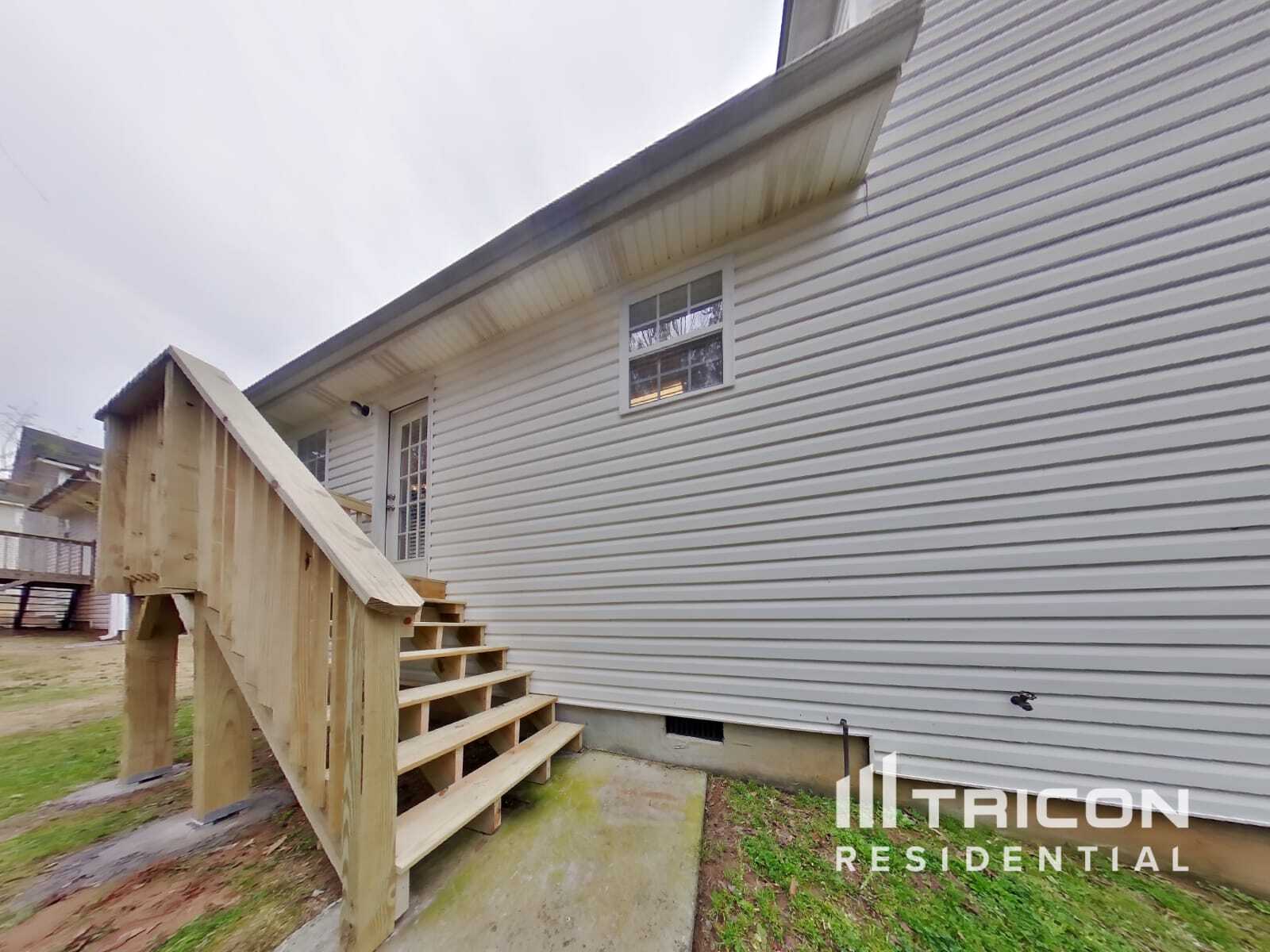 Building Photo - 372 River Trace Dr