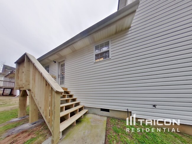 Building Photo - 372 River Trace Dr