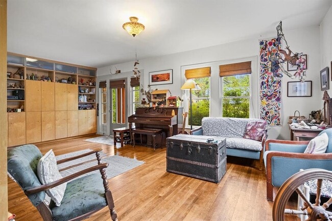 Building Photo - 508 E 38th 1/2 St