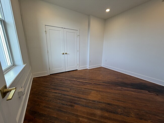 Building Photo - 901 Fifth Street - 302