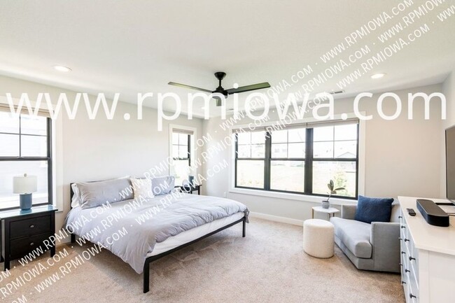 Building Photo - 10097 Stark Dr