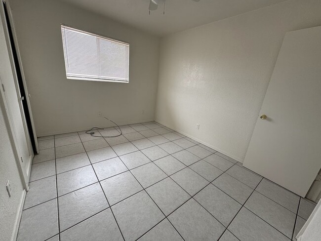 Building Photo - 5502 W Catalina Dr