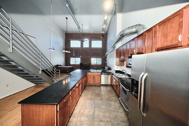 Building Photo - 424 S 2nd St