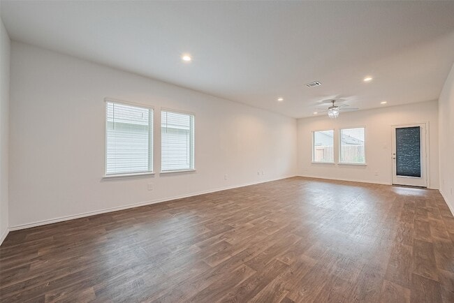 Building Photo - 12518 Pelican Bay Dr