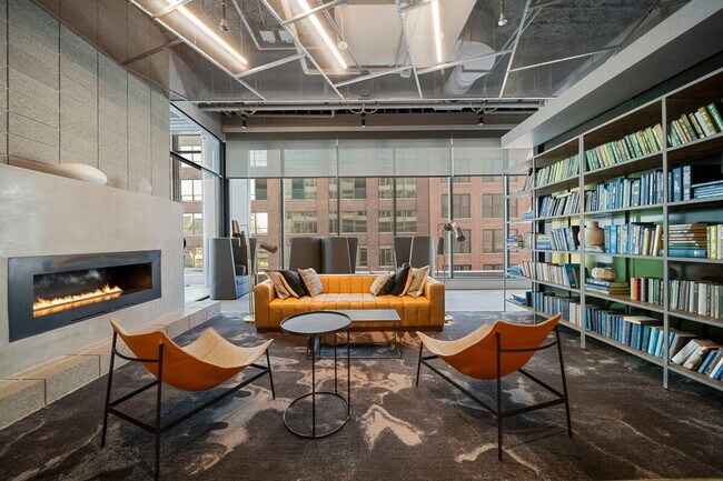 Building Photo - 720 S Wells St