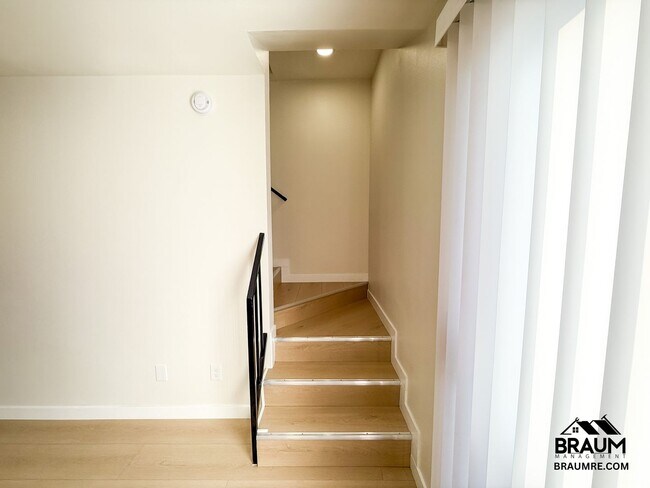 Building Photo - 11228 Huston St