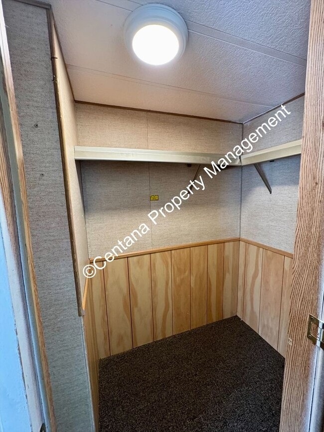 Building Photo - 3 Bedroom 2 Bath Home