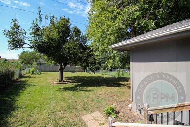 Building Photo - Comfortable 2 Bedroom/ 2 Bathroom/ 2 Car D...