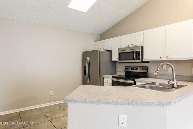Building Photo - 2626 Malibu Cir