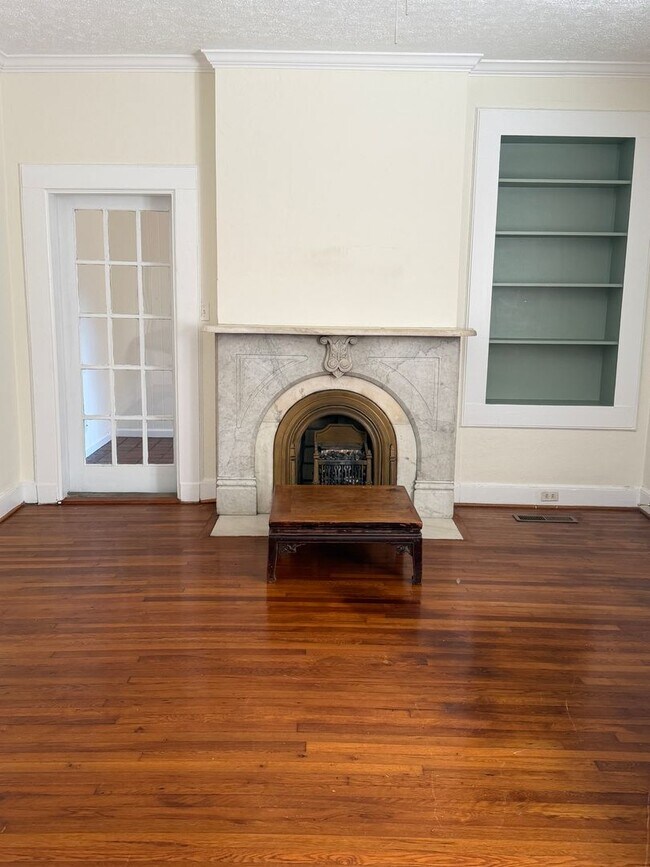 Building Photo - Beautiful Historic Home