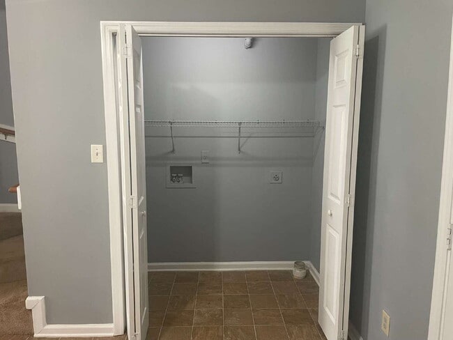 Building Photo - Two Bedroom, 1.5 Bath Townhome-201 Mesa Ln.