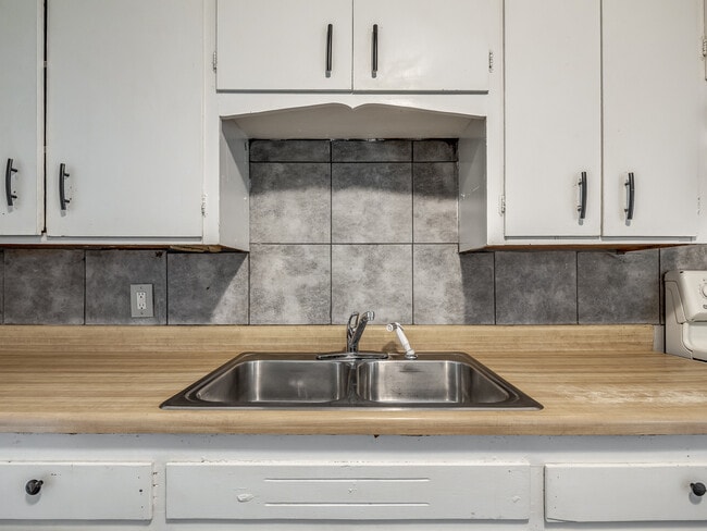 Building Photo - 1314 SE 40th St