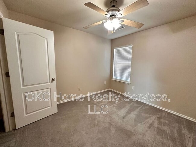 Building Photo - 4501 SE 78th St