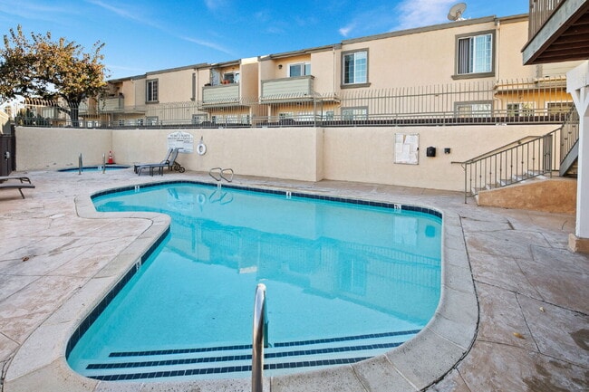 Building Photo - 3BR/2BA Condo with Vaulted Ceilings, Close Proximity to UCSD and Medical Centers! Available APRIL...
