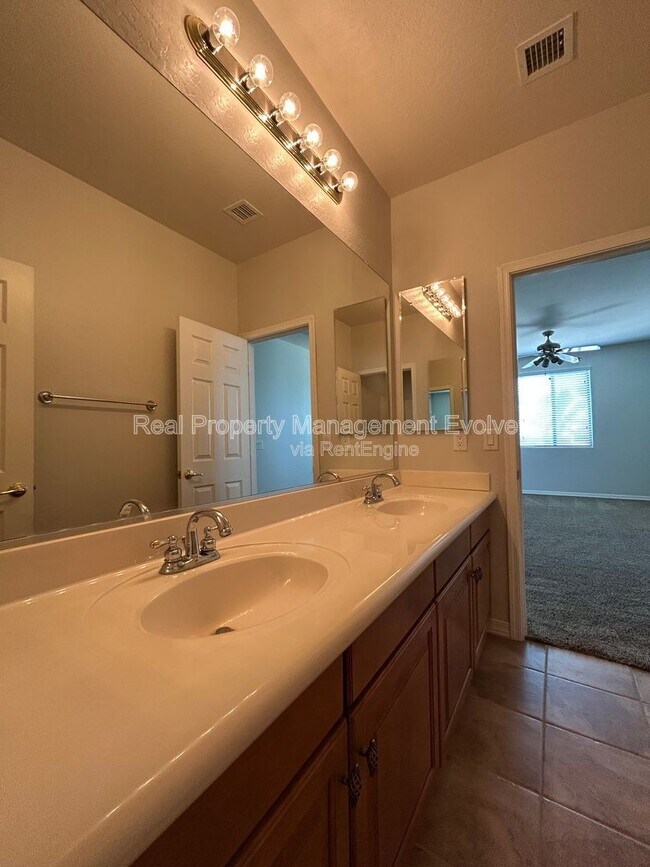 Building Photo - 9707 S 45th Ave