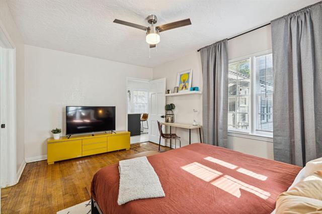 Building Photo - 2435 W 10th St