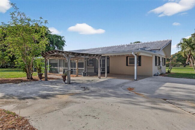 Building Photo - 6852 Skyline Dr