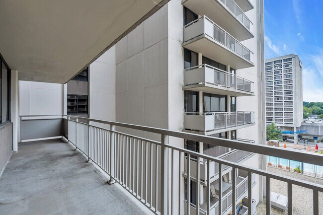 Building Photo - 2231 Crystal Dr