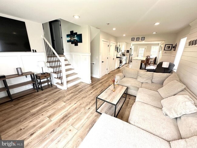 Building Photo - 842 E Cathedral Rd