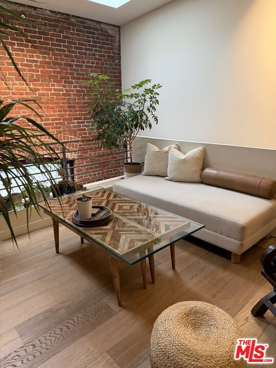 Building Photo - 940 E 2nd St