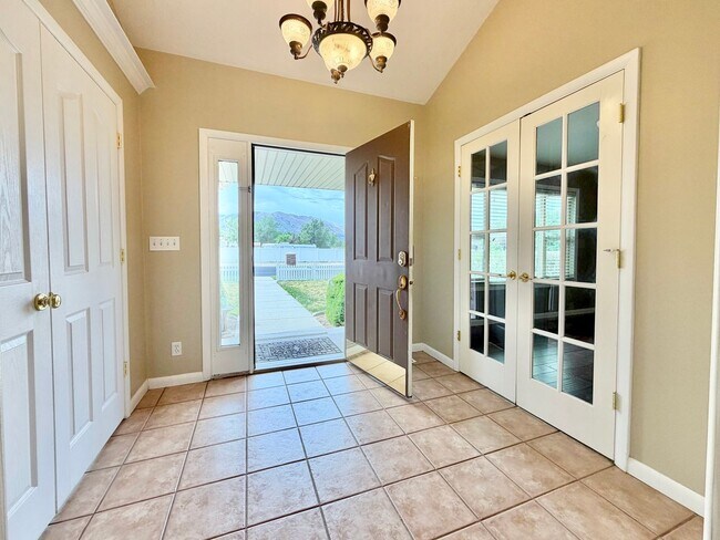 Building Photo - 961 Golden Pheasant Dr