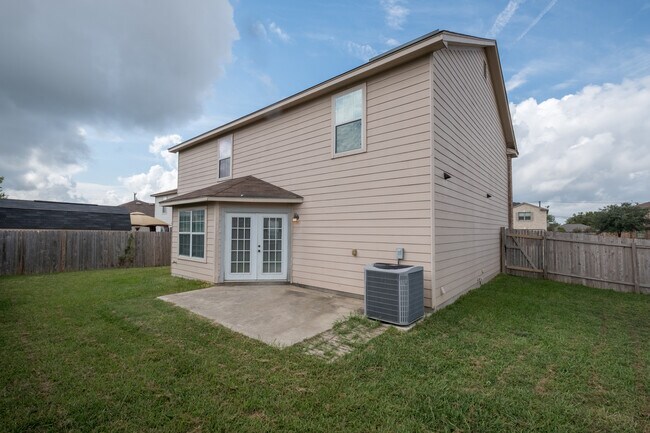 Building Photo - Spacious 4-Bedroom Home in Prime Round Roc...