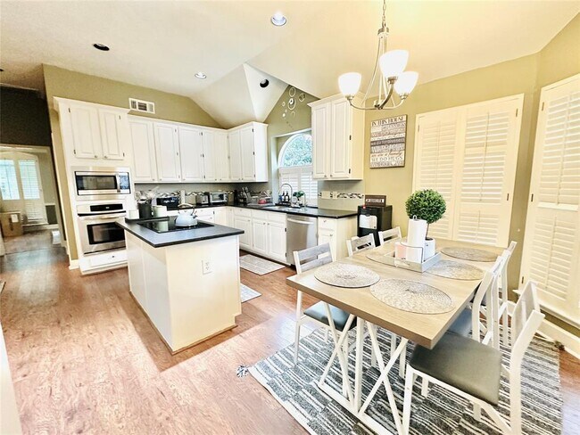 Building Photo - 8802 Willacy Ct
