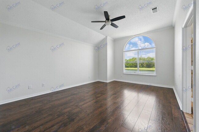 Building Photo - 544 Layton Dr