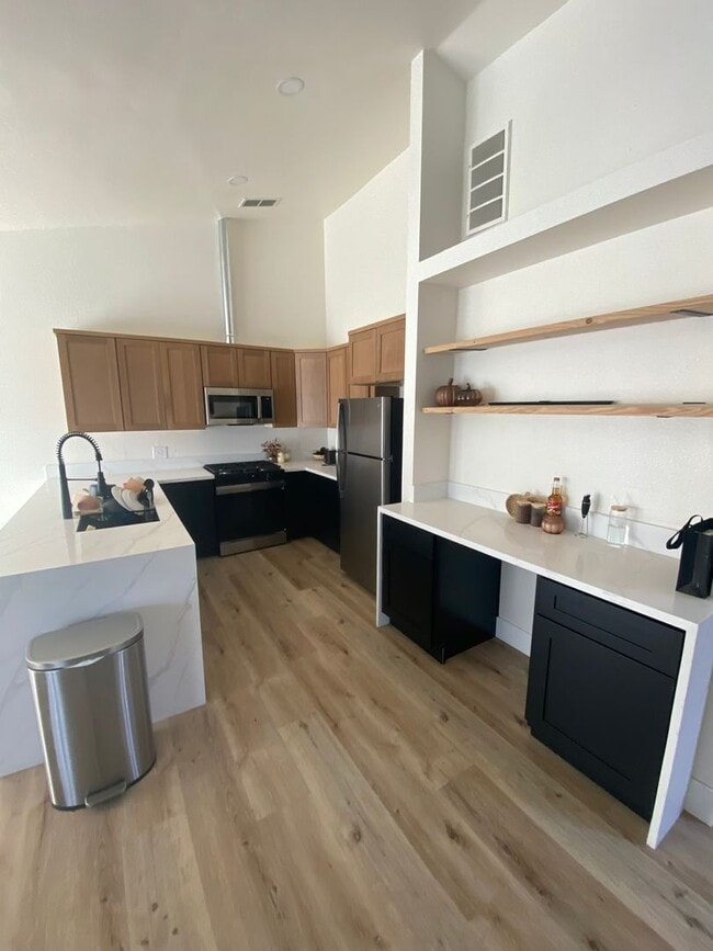 Building Photo - Beautiful updated home for rent In Visalia...