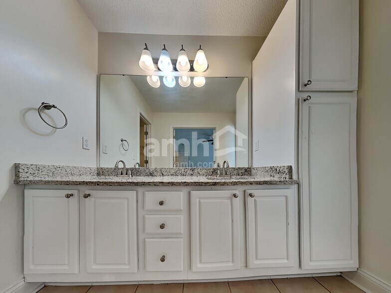 Building Photo - 1234 Piney Church Rd